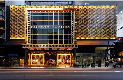  南陵门头设计与商业空间的纽带。